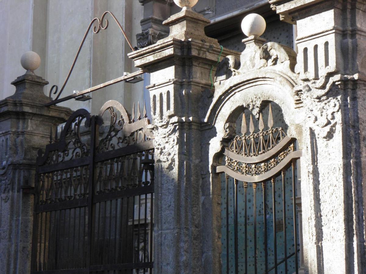 La Stanza Grande Della Luna D'Irene Naples Exterior photo